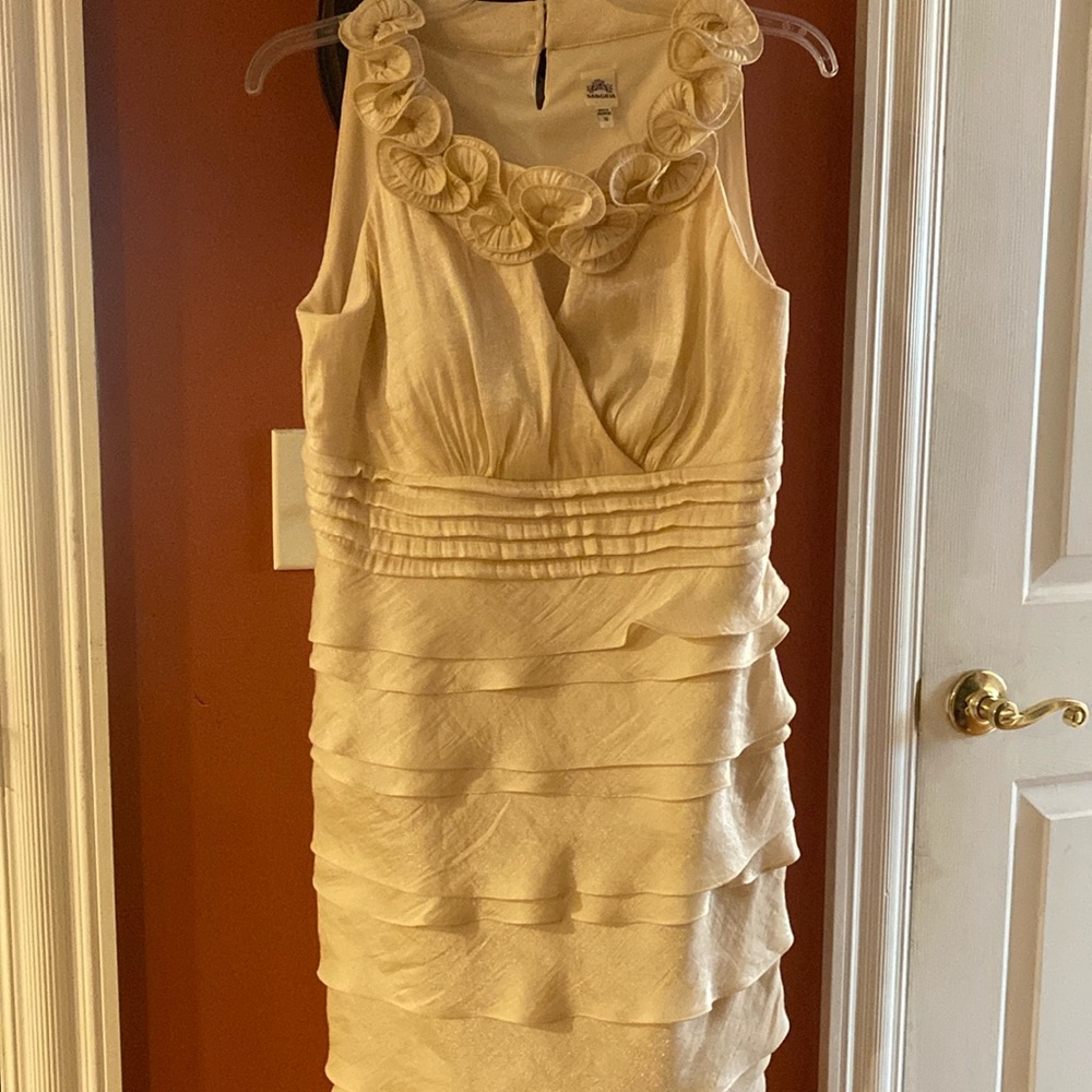 Sangria knee length ivory cocktail/wedding dress size 12.